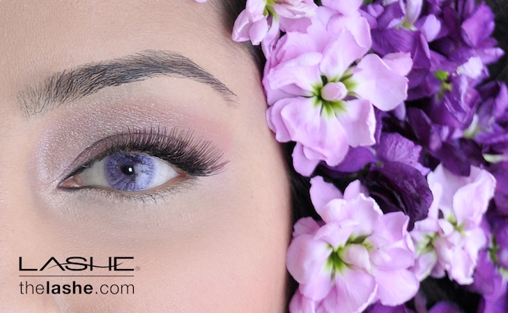 Seasonal eyelash extension trends with customized texture and styling
